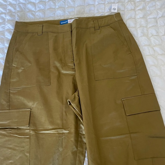 Old Navy Khaki Cargo Pants - Picture 3 of 9
